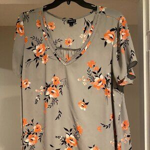 Torrid Sz 2X gray floral top